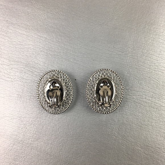 Whiting and Davis vintage silver cameo earrings - Picture 5 of 10